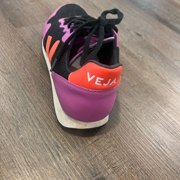 Veja sneakers, worn once. Women’s size 40 - Picture 3 of 3